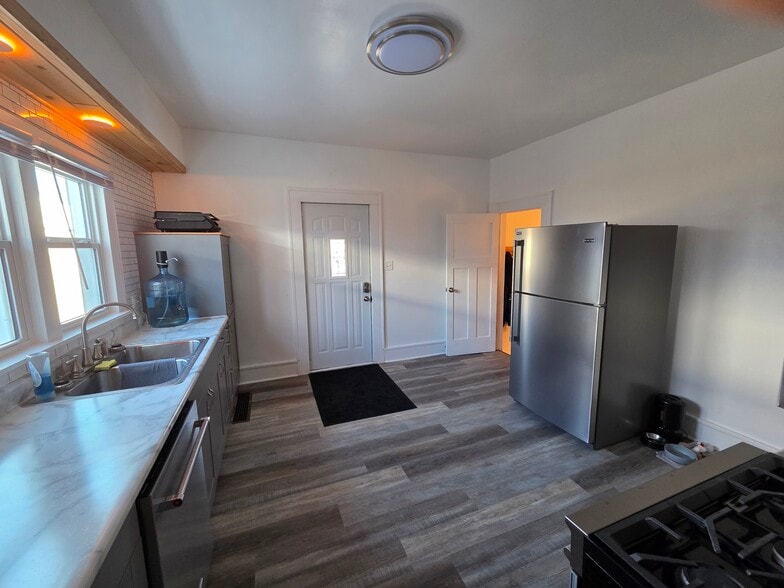 Kitchen - 302 2nd Ave NE