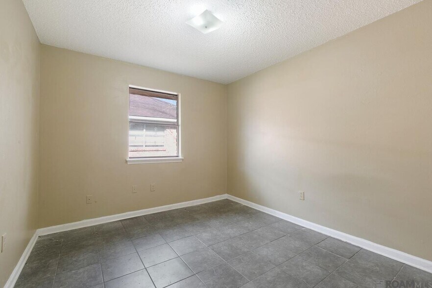 Building Photo - 8195 Jefferson Park Dr