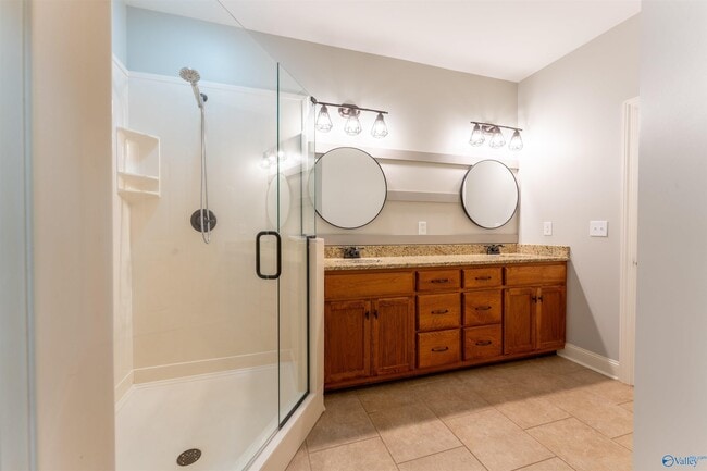 Building Photo - 525 W Mossyleaf Dr SW