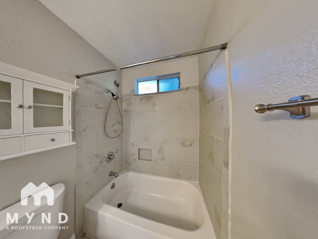 Building Photo - 1970 Grande Cir