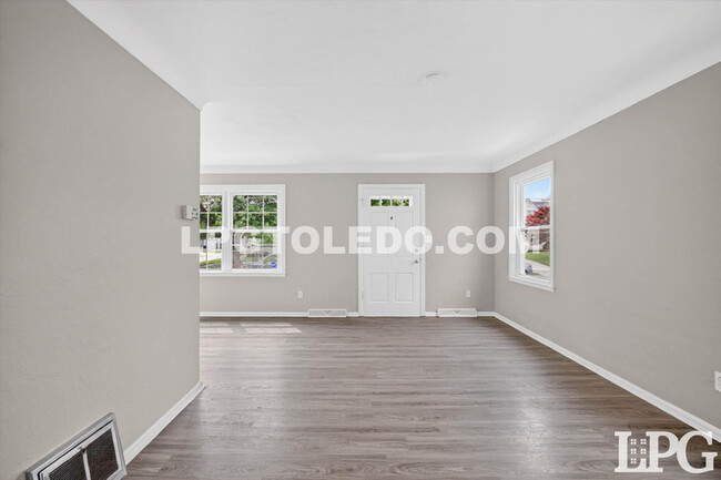 Building Photo - 4406 Asbury Dr