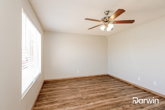 Building Photo - 1815 W Charleston Ave