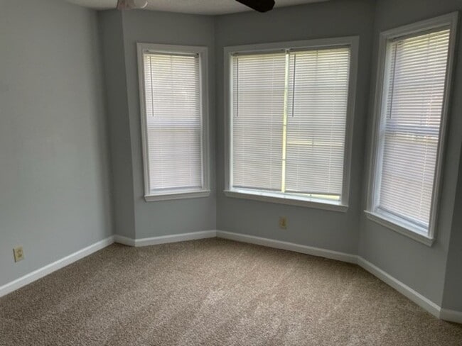 Building Photo - 12 Thomas Crossing Dr