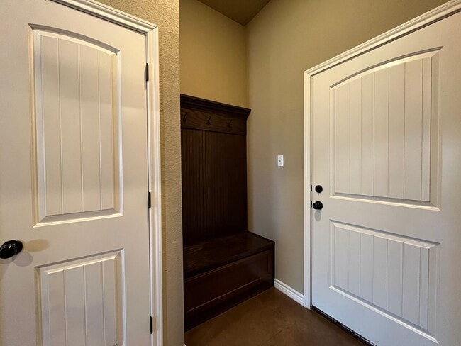 Building Photo - 3000 Silver Saddle Dr