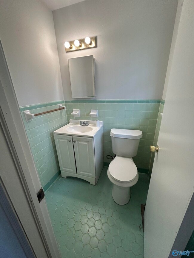 Building Photo - 603 Hal St NW