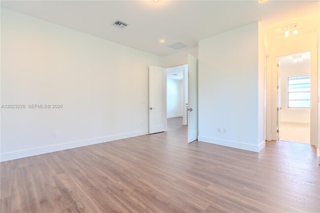 Building Photo - 1427 SW 23rd St