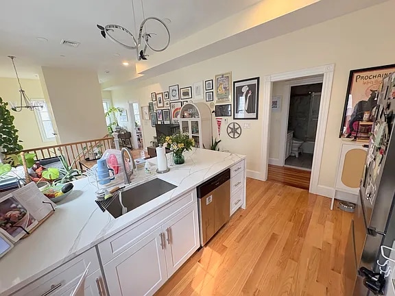 Building Photo - 32 Putnam Ave