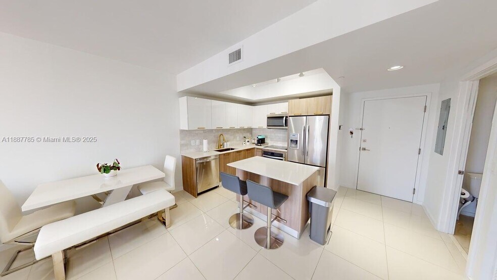 Building Photo - 5300 Paseo Blvd