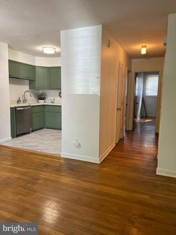 Building Photo - 4042 Balwynne Park Rd
