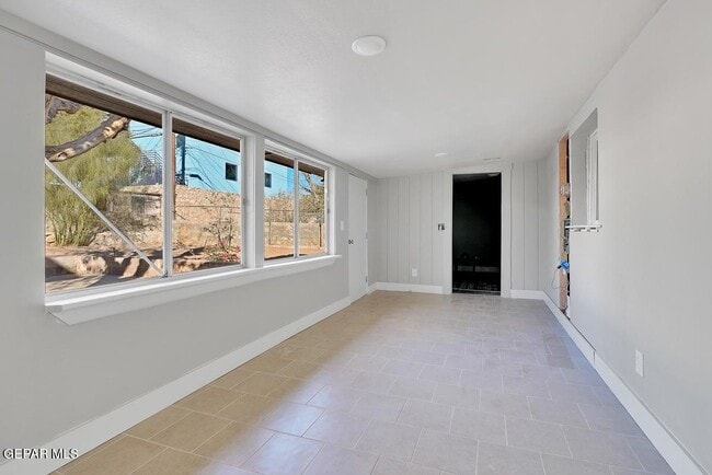 Building Photo - 5205 Yandell Dr