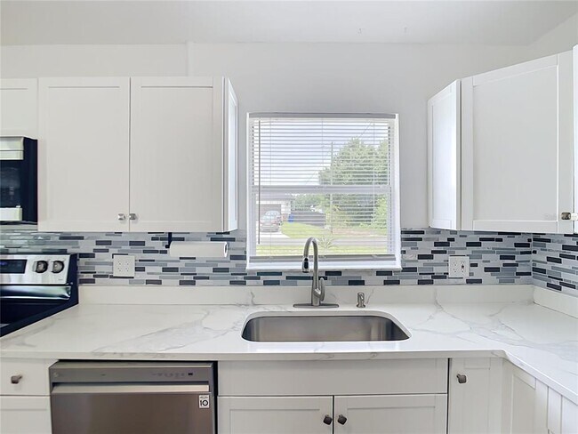 Building Photo - 3303 6th St SW