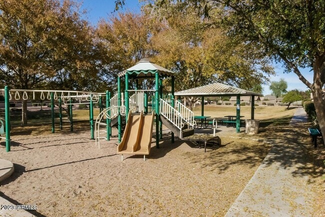 Building Photo - 2259 E Spruce Dr