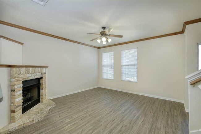 Building Photo - 2215 Dry Creek Dr
