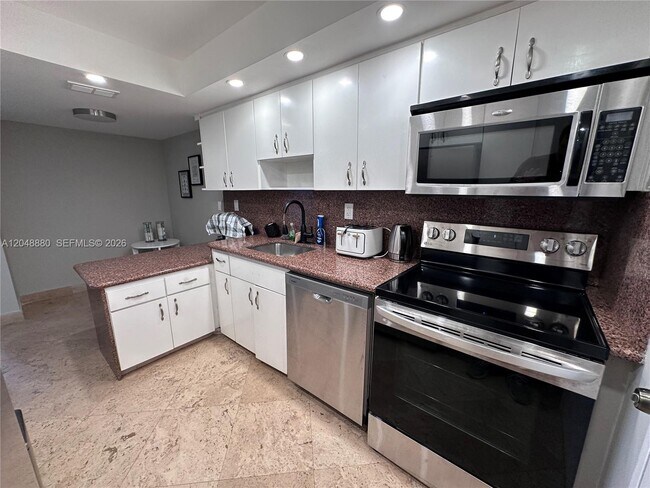 Building Photo - 18021 Biscayne Blvd