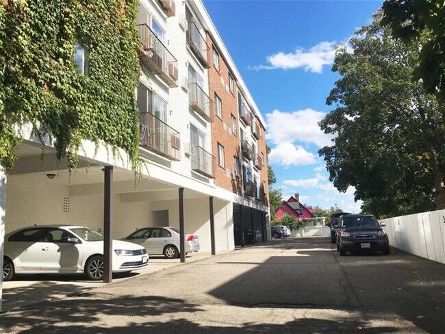 Building Photo - 42 Belmont St