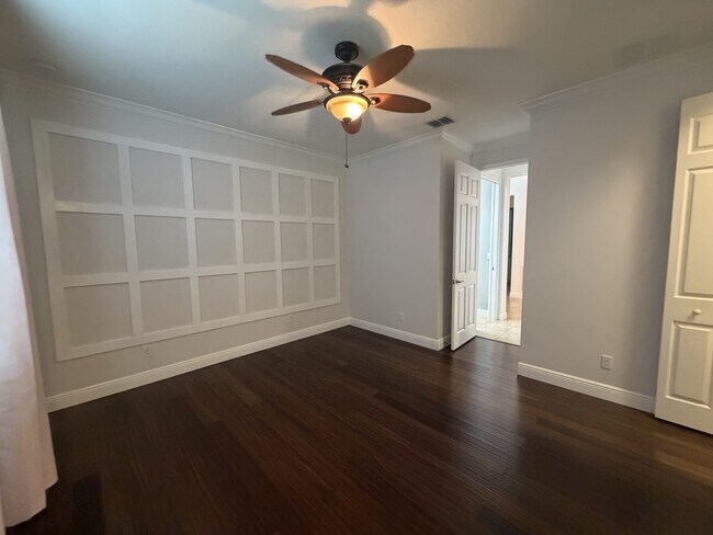 Building Photo - 11908 SW Crestwood Cir