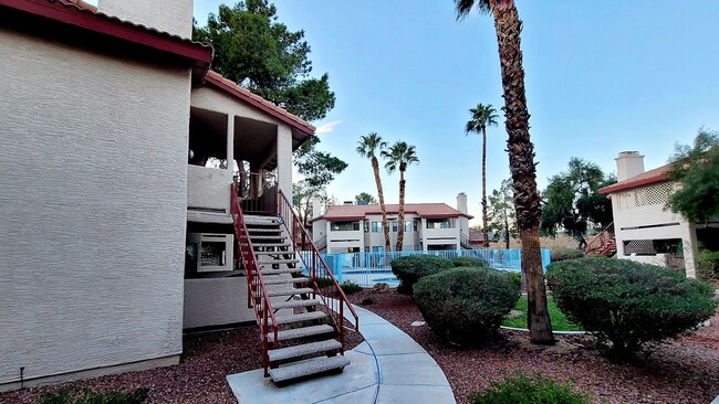 Primary Photo - 825 Rock Springs Dr