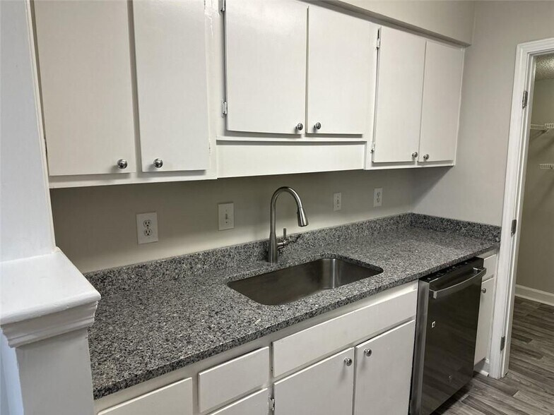 Building Photo - 1705 Wingate Way