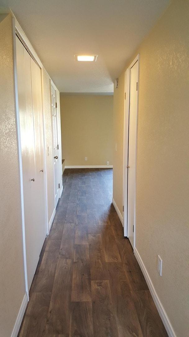 Building Photo - 2 Bed/1.5 Bath Townhouse