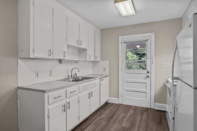 Building Photo - Cozy 2 Bed Duplex in the Heart of Lillington