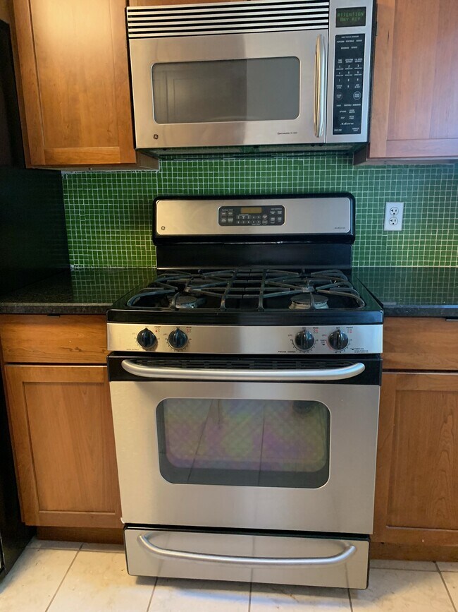 Kitchen #2 - 25 Wellesley Dr