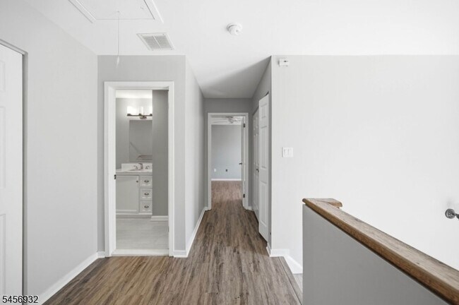 Building Photo - 81 Village Cir