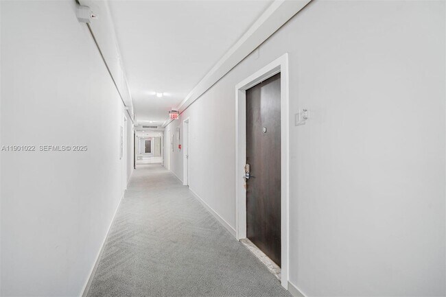 Building Photo - 20301 W Country Club Dr