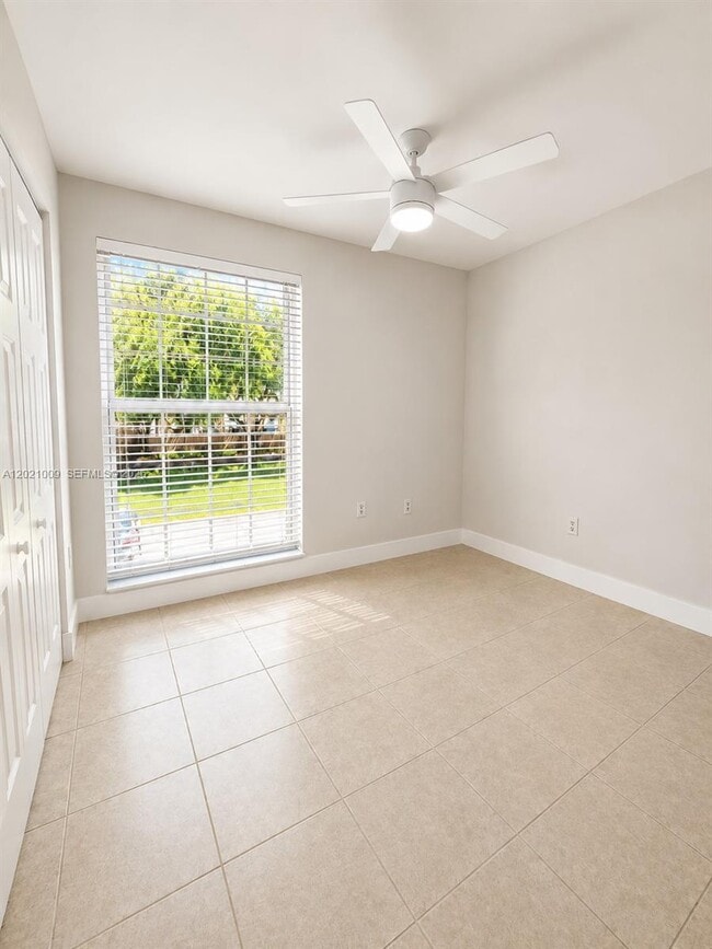 Building Photo - 7160 Fairway Dr