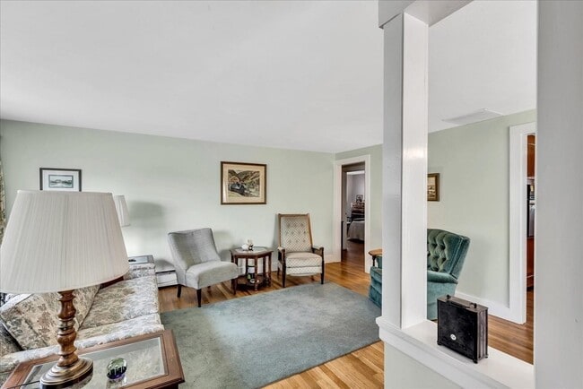 Building Photo - 40 English St