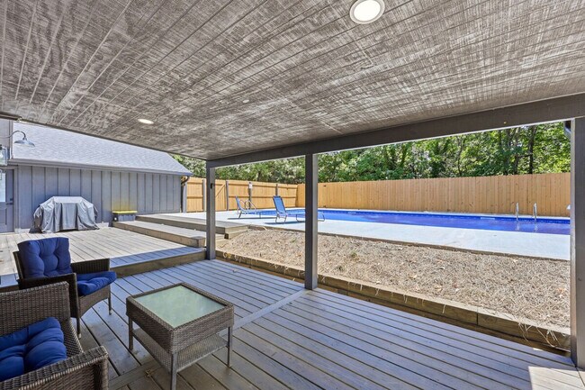 Building Photo - 4225 Twin Rivers Dr