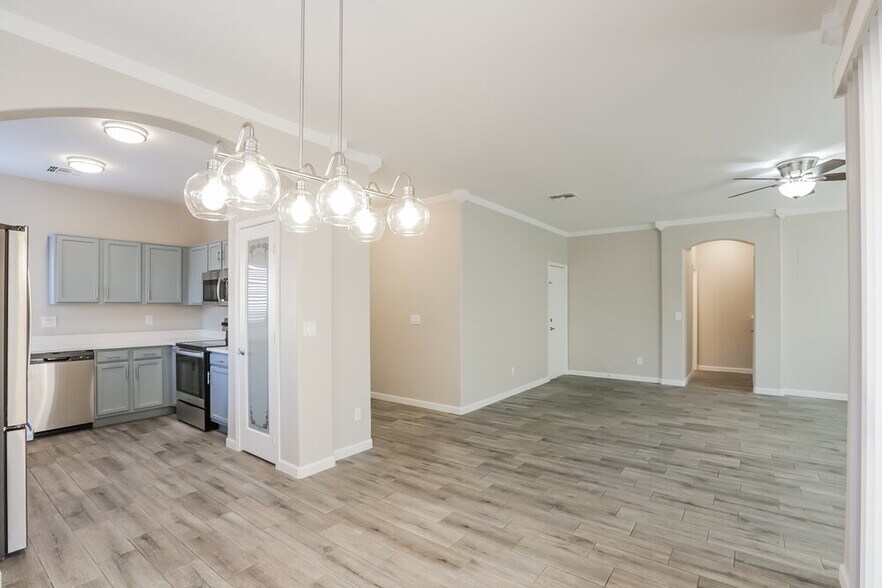 Building Photo - 261 N Valle Verde