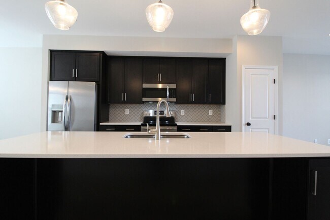 Building Photo - 3 bedroom town home with a finished basement and garage located in popular Preston Lakes