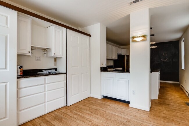 Building Photo - 1127 S Hanover St