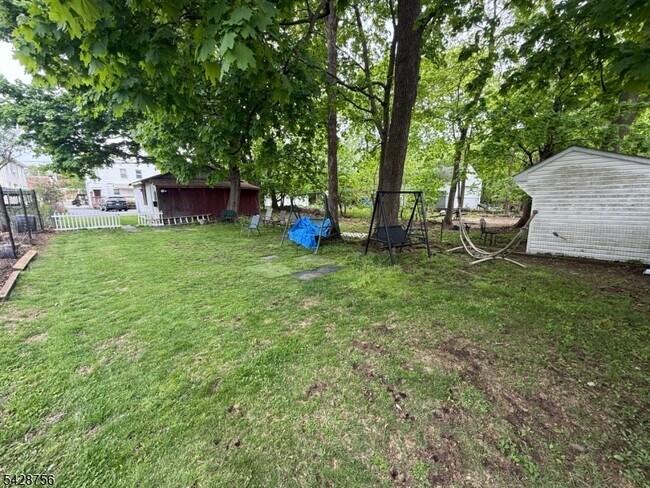 Building Photo - 23 E Hanover Ave