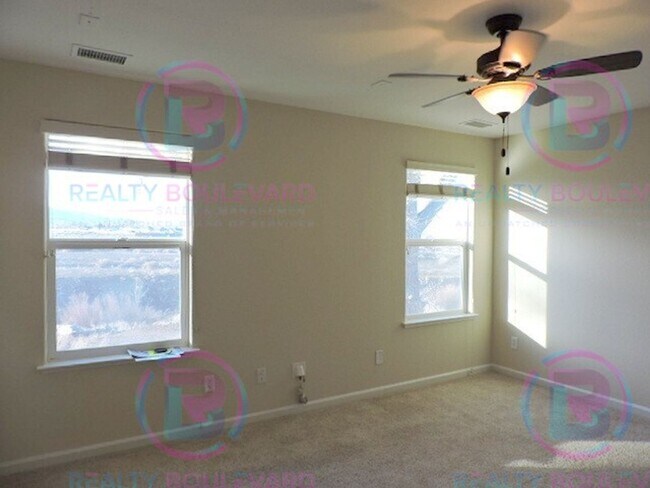 Building Photo - Stunning 4-Bedroom Home with Scenic Views ...