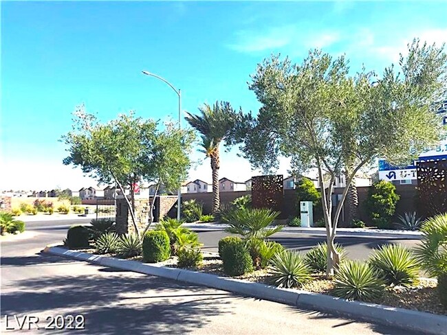 Building Photo - Smart Home. Henderson Beauty In Gated Comm...