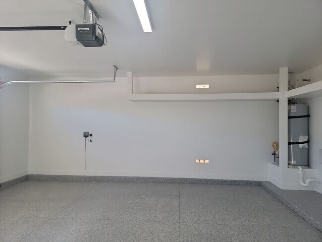 Building Photo - Live in the Desirable Desert Color Community!