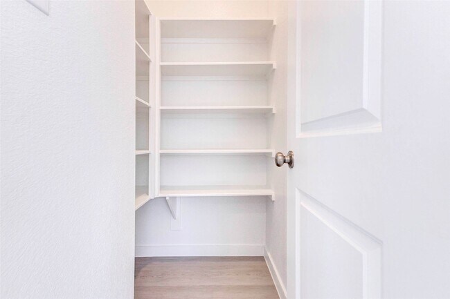 Building Photo - 27410 Sweetwater Bay Dr