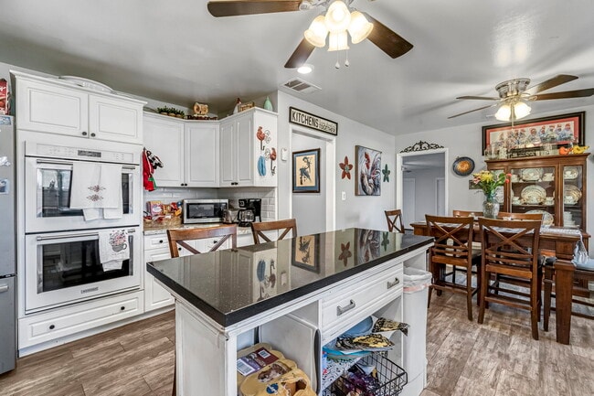 Building Photo - 6286 N 10th St