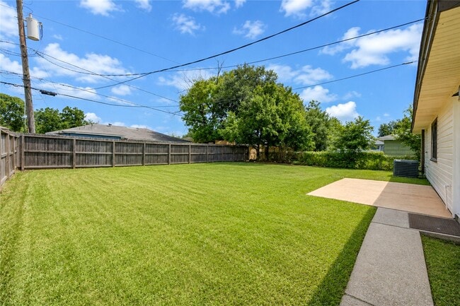 Building Photo - 3205 Hays St
