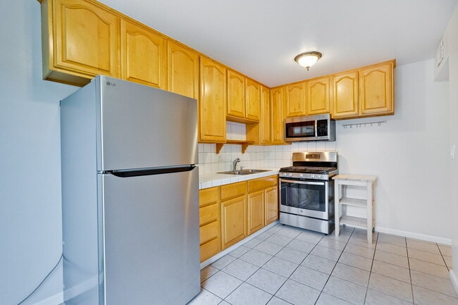 Building Photo - Conveniently located 2BR/1.5BA townhome style duplex unit in Sunnyvale