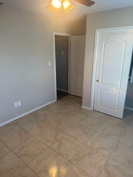Building Photo - 9809 Cheyenne Dr