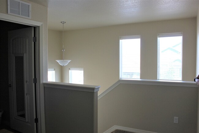 Building Photo - 835 Pistol River Way