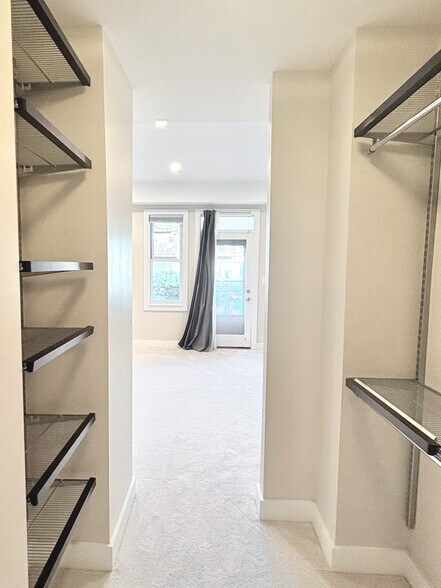 Building Photo - 1123 6th St NW