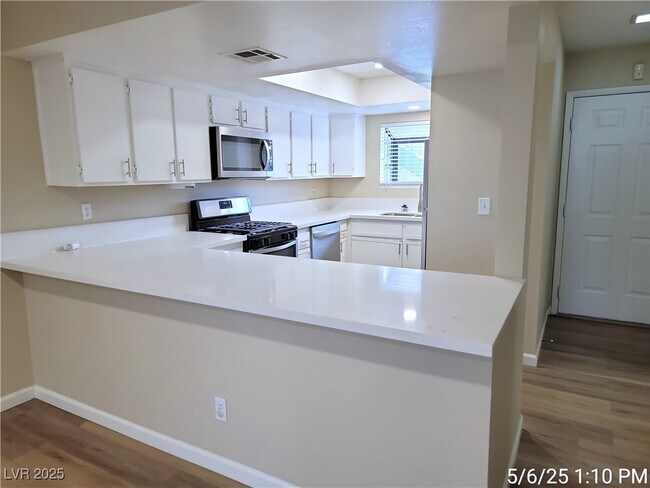 Building Photo - 2815 Blue Bonnet Dr