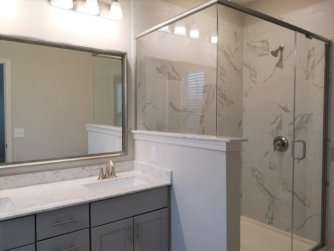 Building Photo - Excellent Location!!!Townhome