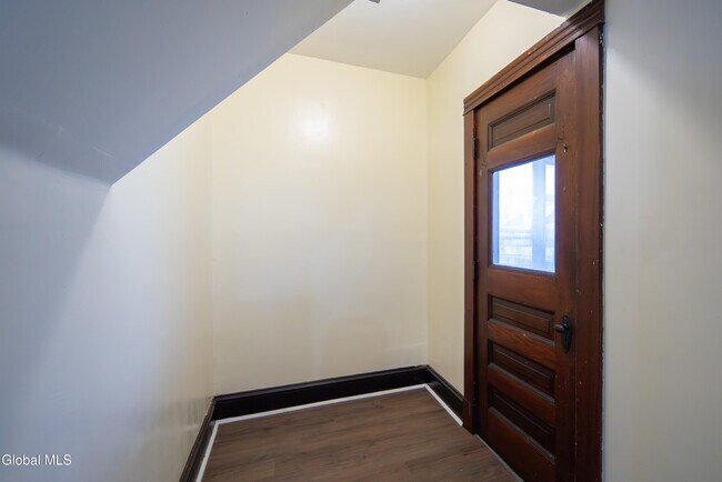 Building Photo - 22 Swan St