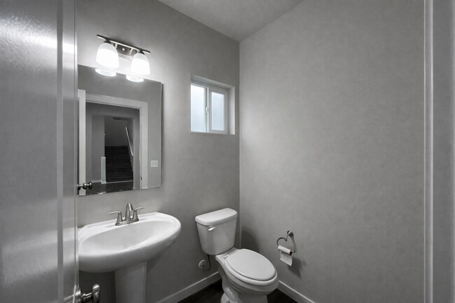 Building Photo - Spacious 4-Bedroom Home with Balcony and Fenced Yard in Marysville