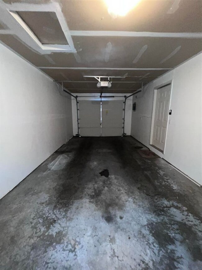 Building Photo - 1508 N Waugh Rd