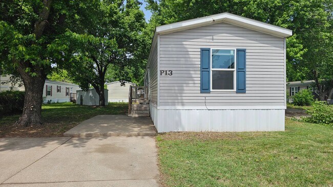 Building Photo - 2320 E MacArthur Rd